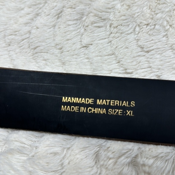 Vegan leather belt  with flower cutouts and  oval brass buckle w/ tiny stones XL - Picture 5 of 8